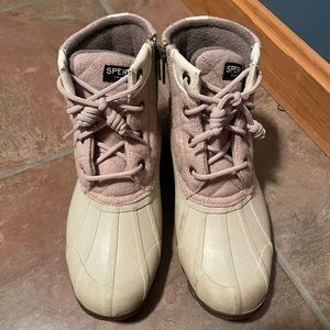Size 6 Sperry boots